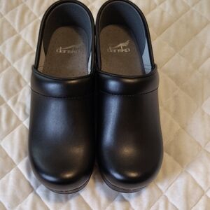 Womens ,Dansko Classic Black Leather Clogs Size Euro 37 Size USA 6.5-7 NWOT.